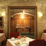 Serotel Lutece فندق 4*