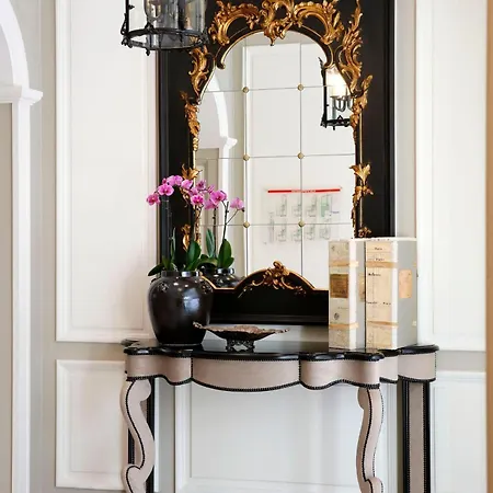 Serotel Lutece Hotel